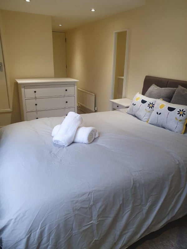 Photo 1: Room 1