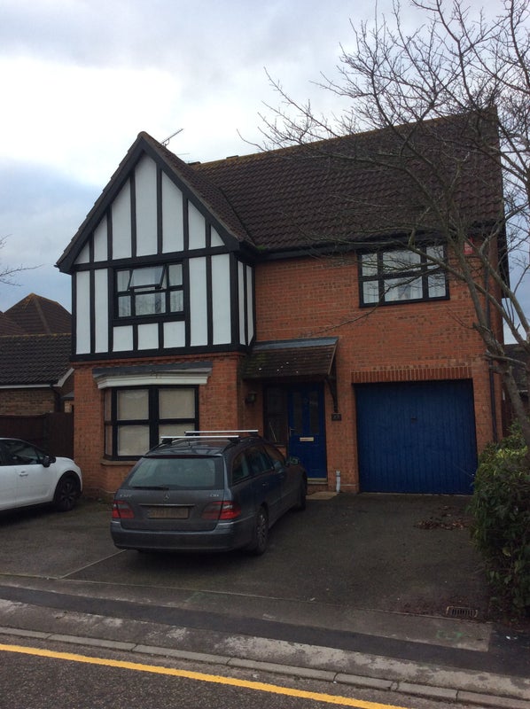 Photo 1: Nice house, quiet Cul-de-sac location. 