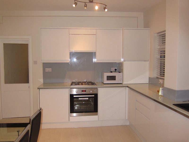 Photo 1: Kitchen / Diner