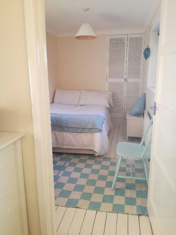 Photo 1: Bedroom