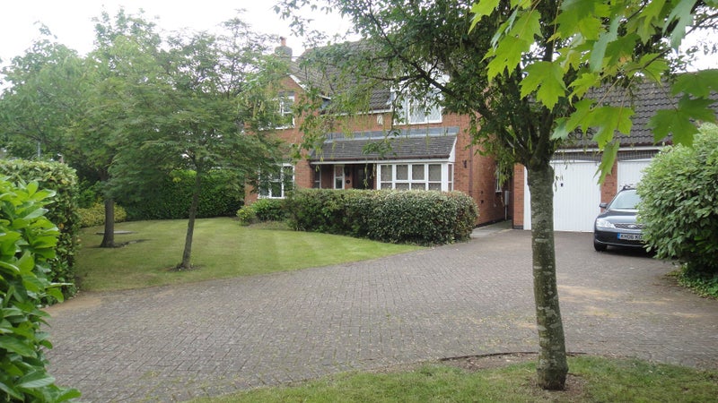 Photo 1: Lovely Detatched Executive Property  With Ample Parking