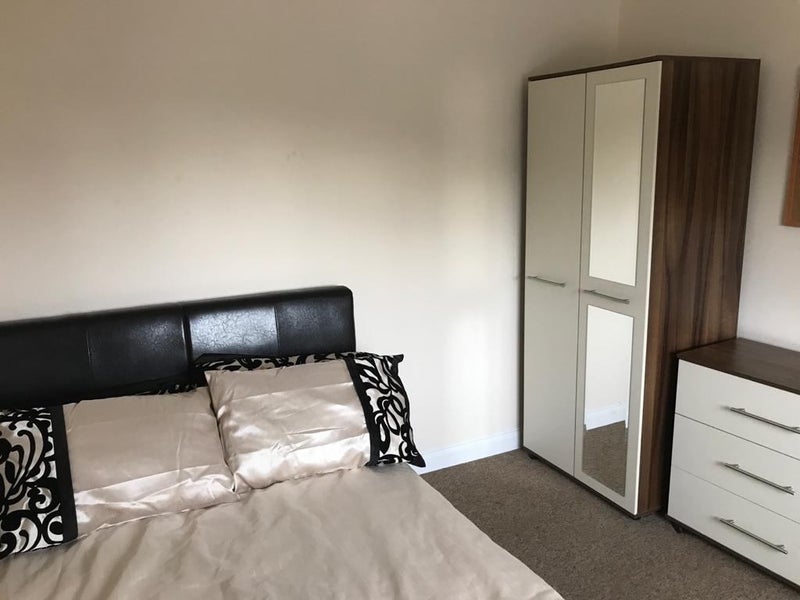 'Spacious room in Hornchurch' Room to Rent from SpareRoom