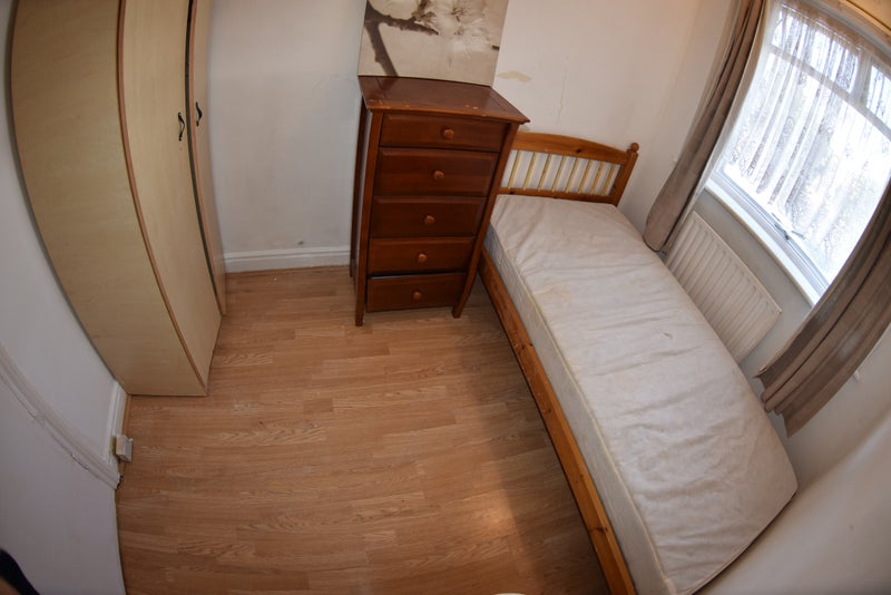 Photo 1: ROOM