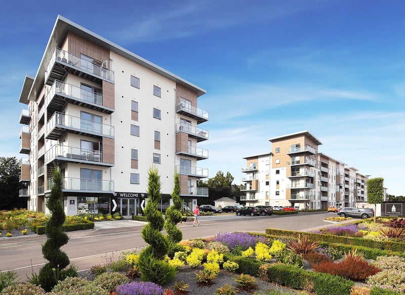 Photo 1: Exterior