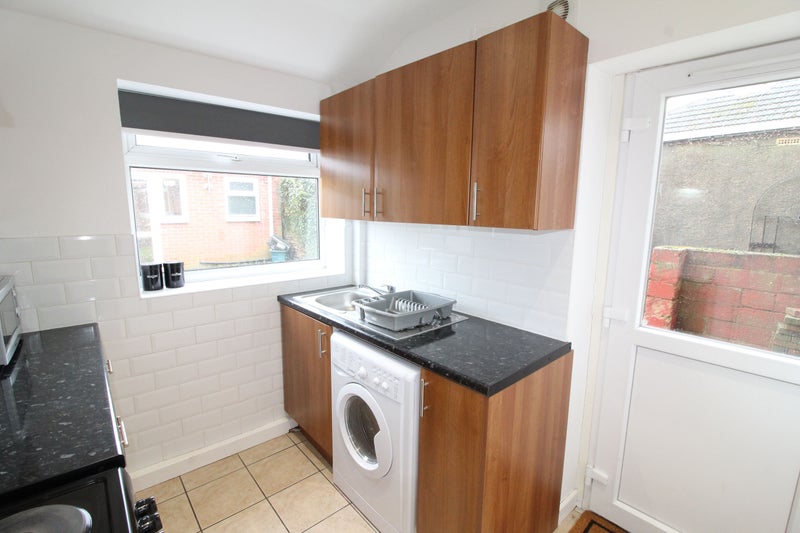 'Double Bedroom At Herne Street, SuttonInAshfield' Room to Rent from SpareRoom