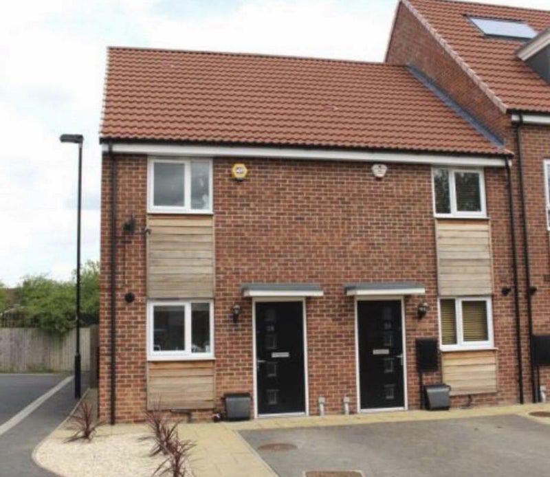 Photo 1: Semi-detached house in York