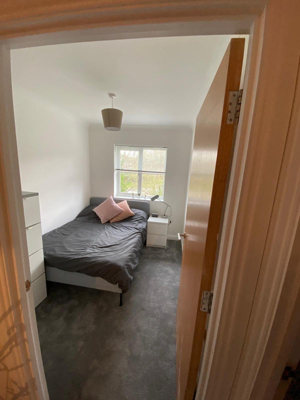 'Double Room to Rent in Spacious Top Floor Flat' Room to Rent from