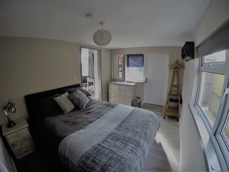 Photo 1: Bedroom