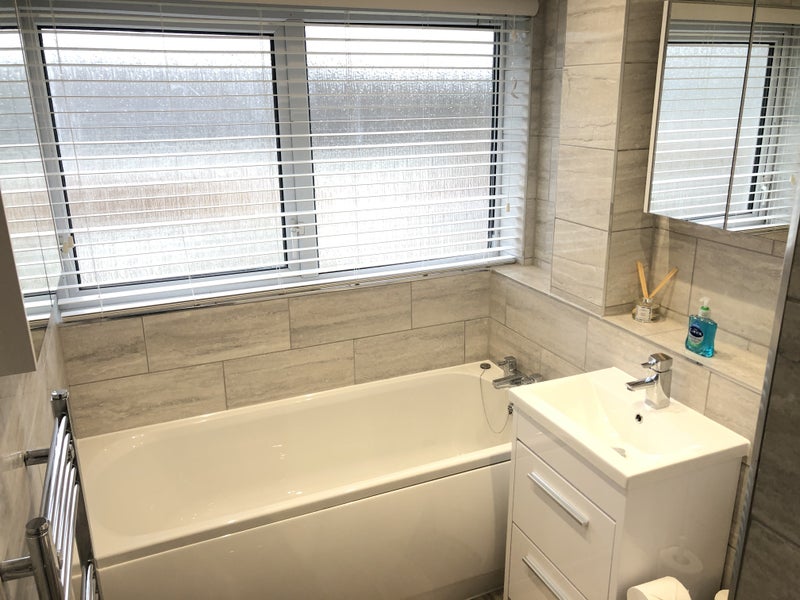 'Professional House Share' Room to Rent from SpareRoom