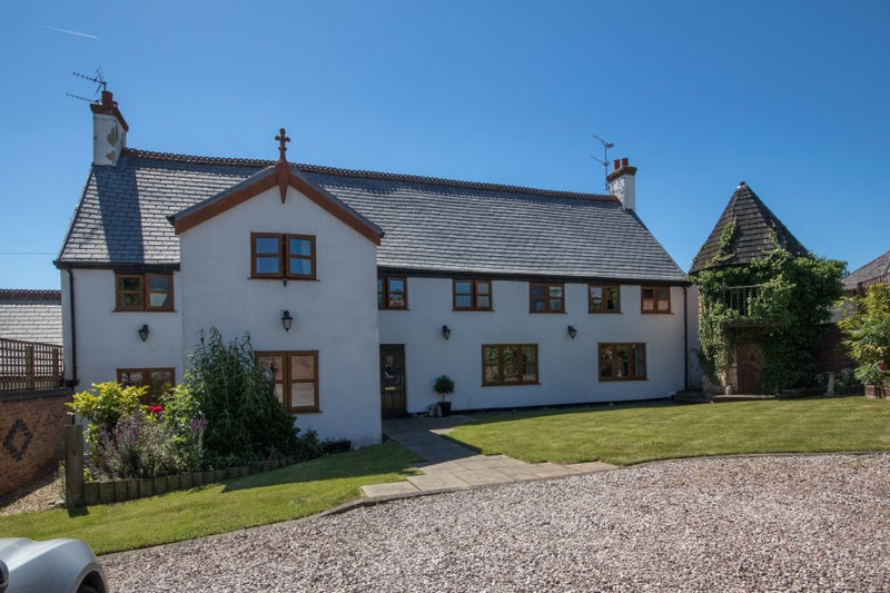 'Manor house, private stair case ensu te ,bedroom ' Room to Rent from