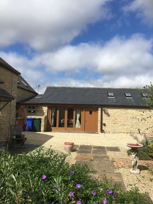 '1 bedroom cottage in historic village of Islip' Room to Rent from