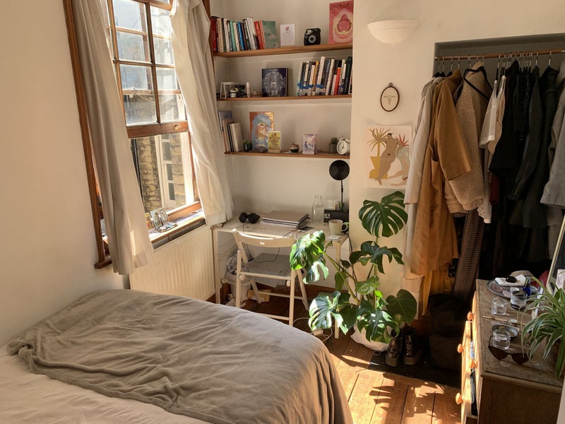 Photo 1: Bright Airy Room