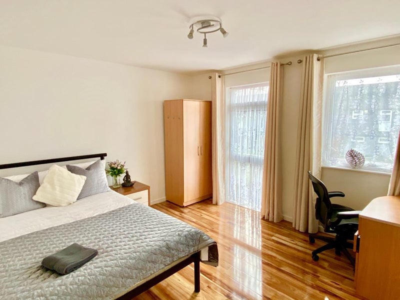 Photo 1: Spacious Bedroom