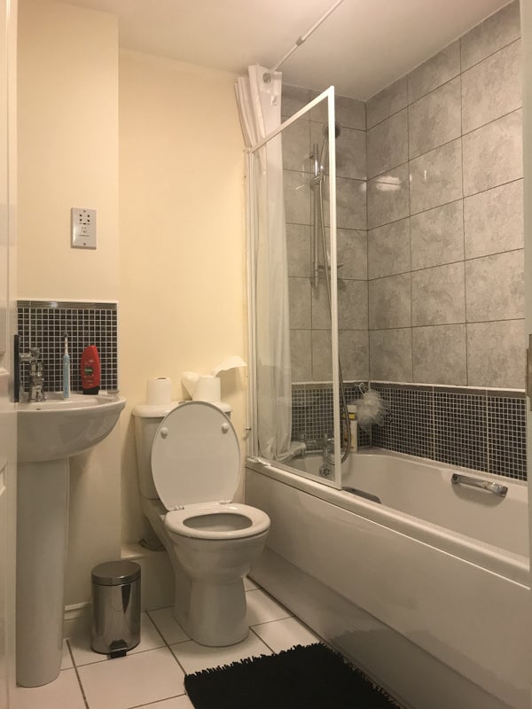 'Double Room With Ensuite Milton Keynes' Room to Rent from SpareRoom