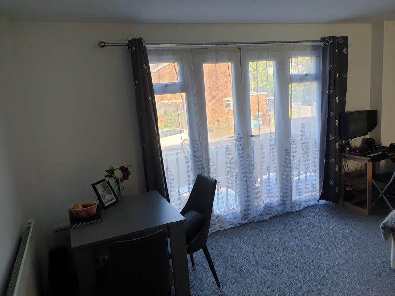 'Studio Large Borehamwood Newly Decorated' Room to Rent from