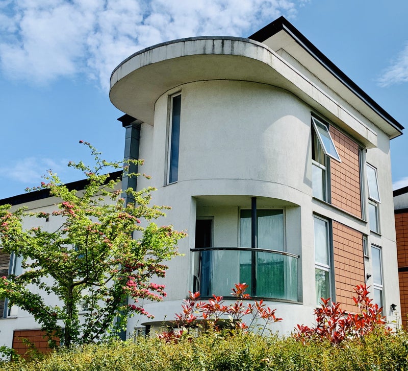 'Double room in fab modern townhouse (Beswick)!' Room to Rent from