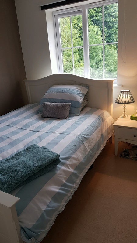 Photo 1: Bedroom - kingsize bed, side cabinet