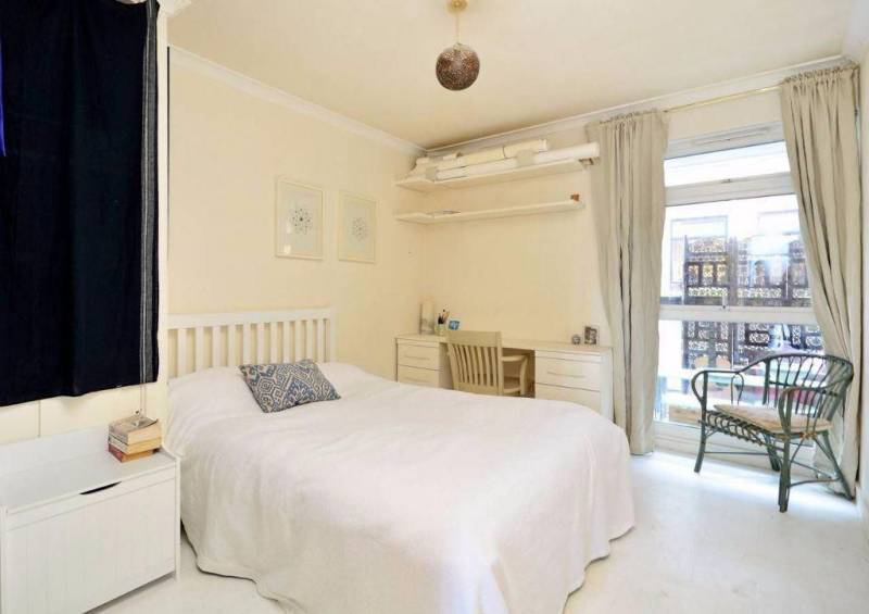 'Excellent Holborn 2 bed flat (wifi & water inc)' Room to Rent from