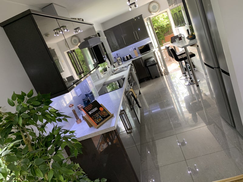 Photo 1: Beautiful new kitchen/diner, dishwasher, double oven, glass hob, 2 big fridge freezers, microwave +