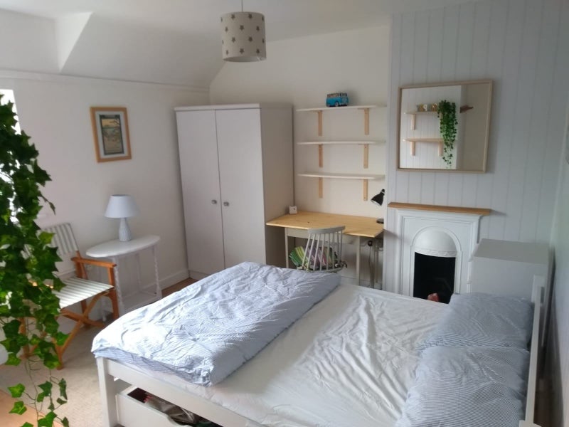 Photo 1: Bedroom
