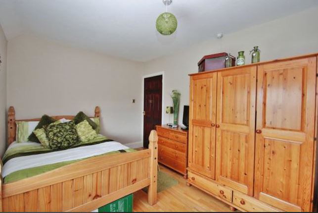 Photo 1: Bedroom 2
