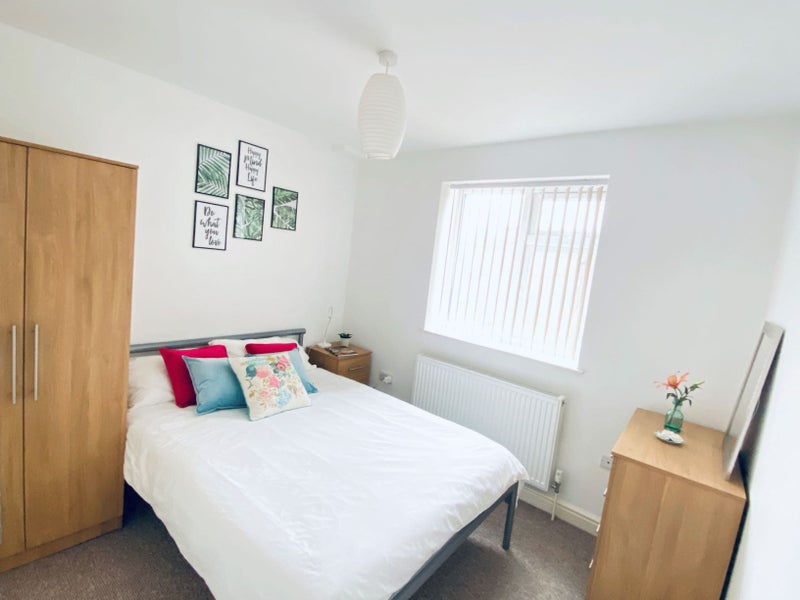 Photo 1: Room 3