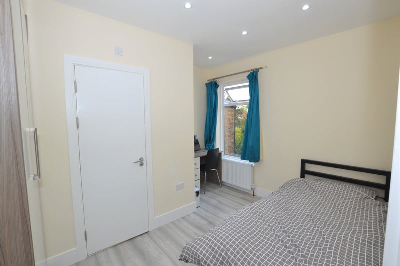 Photo 1: Room 5, Single Room with Ensuite