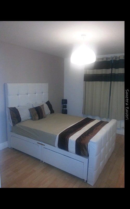 Photo 1: Room to rent