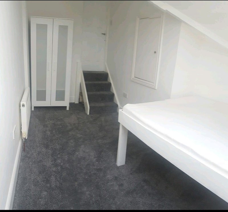 Photo 1: Bedroom
