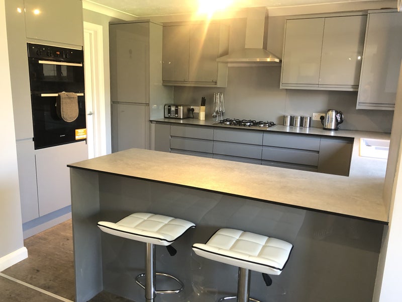 'Professional House Share ' Room to Rent from SpareRoom