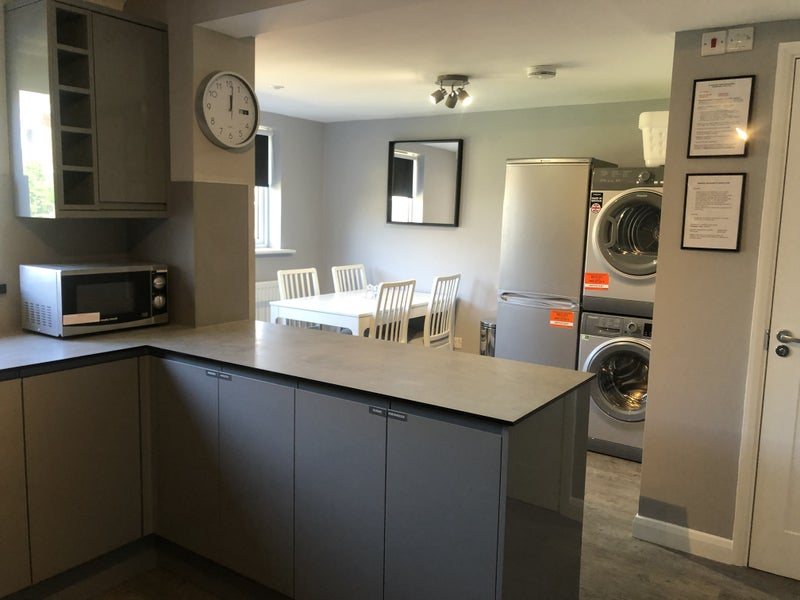 'Professional House Share ' Room to Rent from SpareRoom