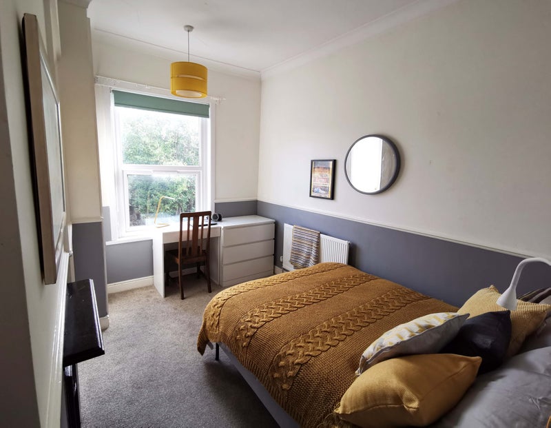 Photo 1: Double Bedroom