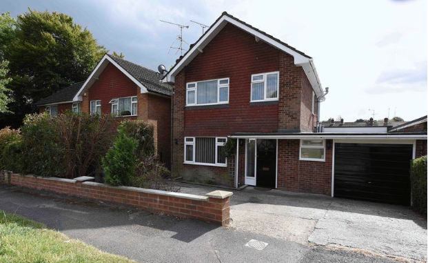 Photo 1: Front of Property 