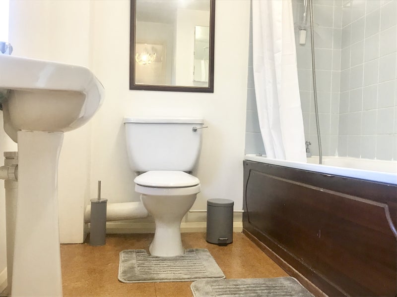 'The Best Home In Catford Rent Covers All Costs. ' Room to Rent from