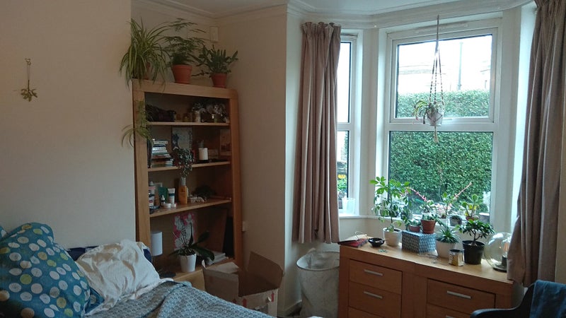 Photo 1: Double bedroom 
