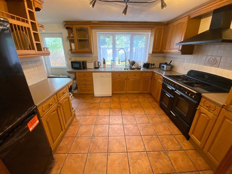 Photo 1: Kitchen