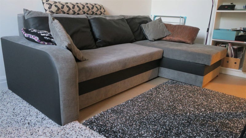 Photo 1: living room