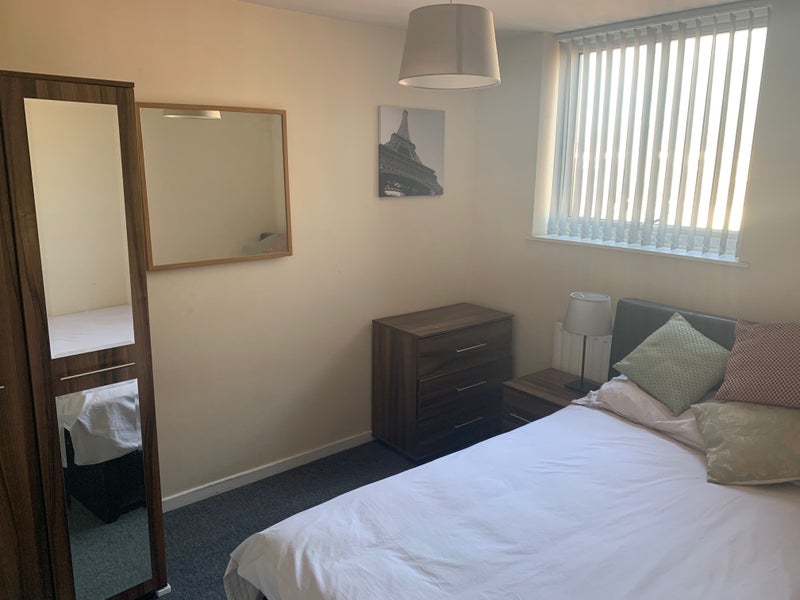 'HighStandard House Share, Farnborough' Room to Rent from SpareRoom