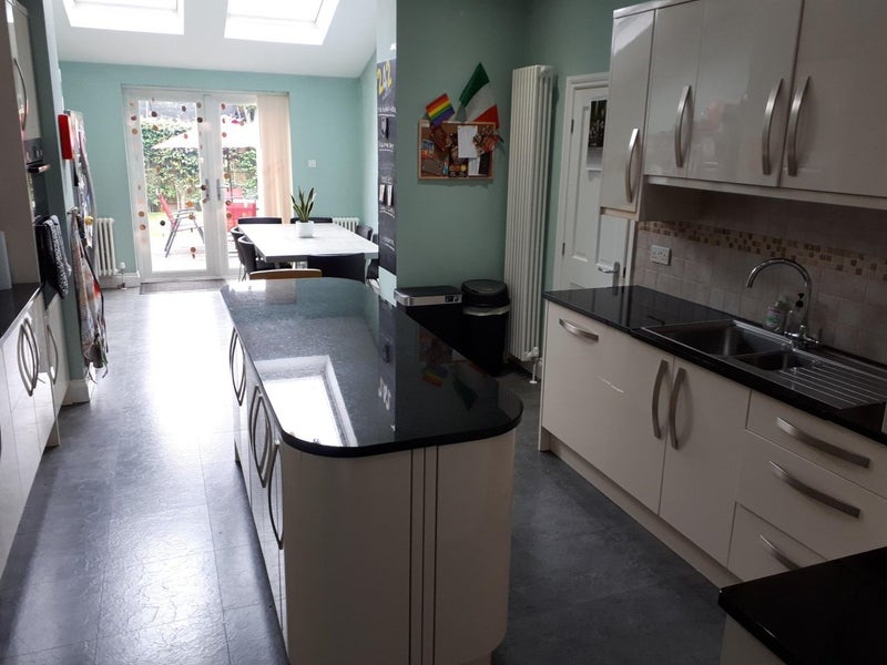 Photo 1: Spacious Kitchen