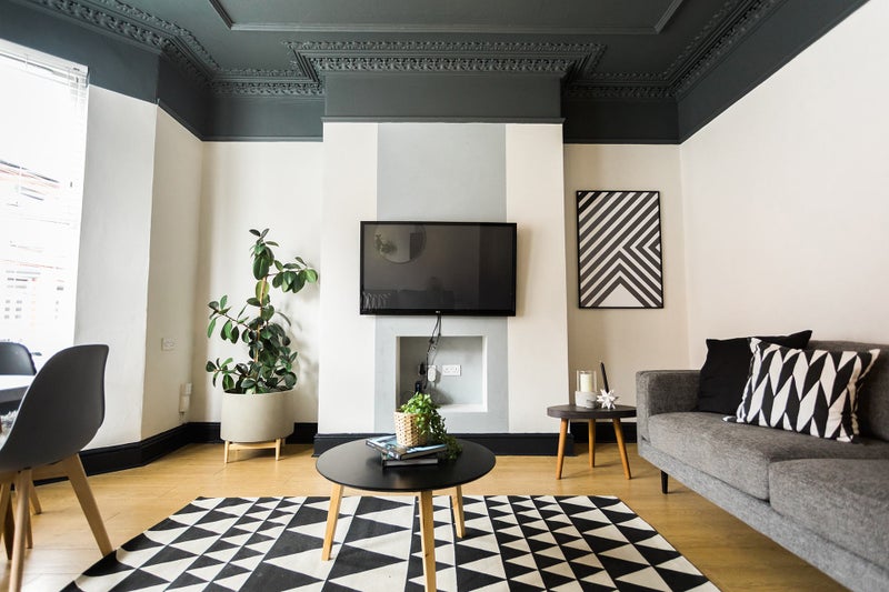 Photo 1: Lounge & Dining