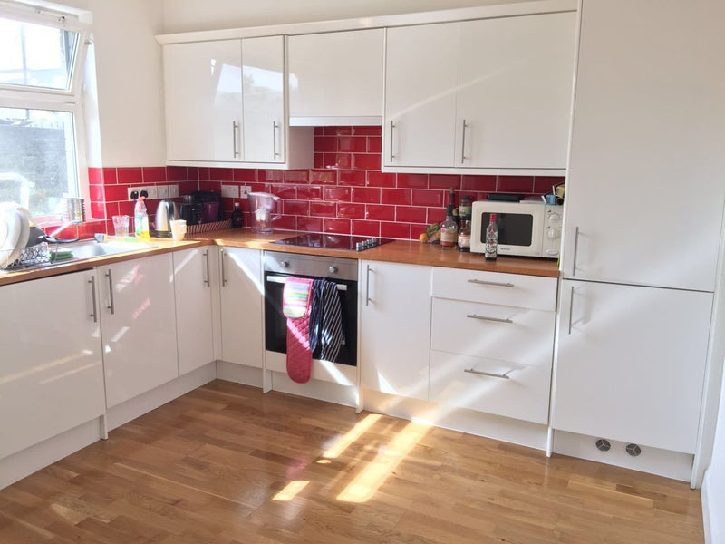 Photo 1: kitchen