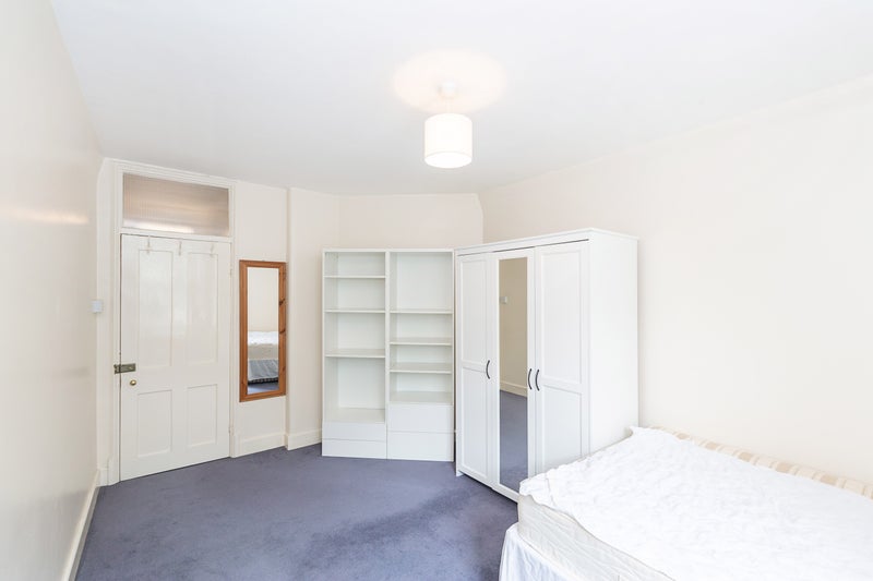 '2 Bedroom Furnished Flat, Queen Alexandra Mansions' Room to Rent from