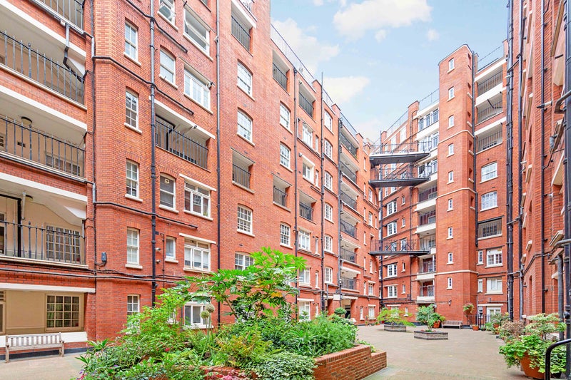 '2 Bedroom Furnished Flat, Queen Alexandra Mansions' Room to Rent from