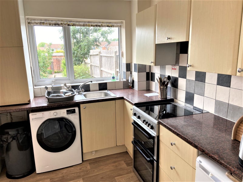 'Recently refurbished 4 bed Yate Inc of bills' Room to Rent from SpareRoom