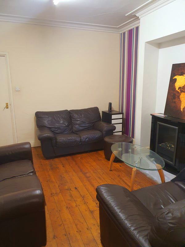 'Clean, furnished, double room in Beeston' Room to Rent from SpareRoom