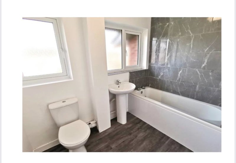 'Double Room in Newly Refurbished House Hamworthy ' Room to Rent from