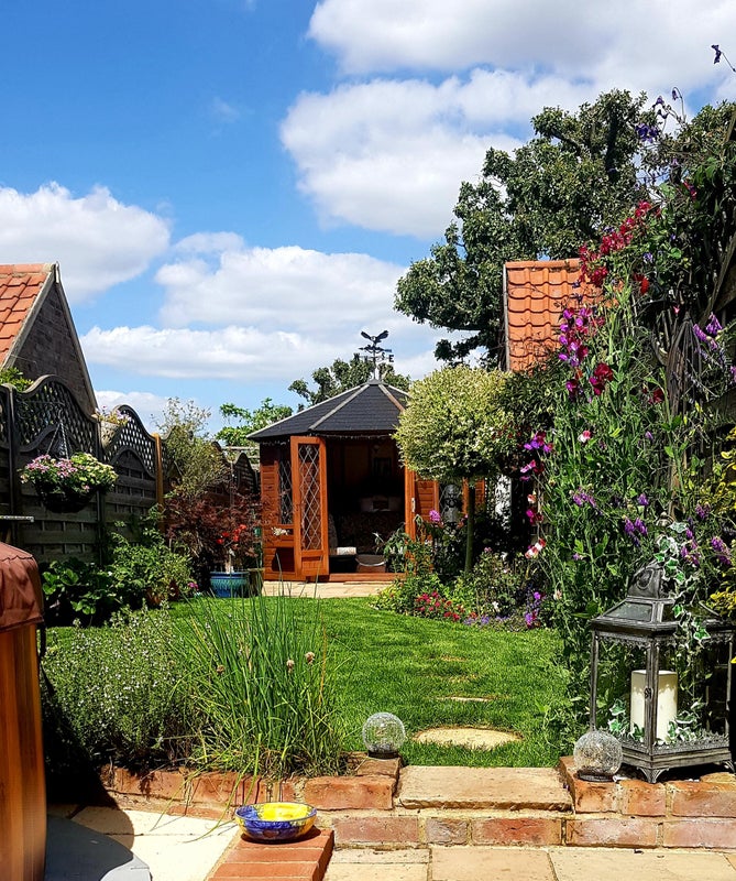 'Room to let in Felsted, ideal for Stansted' Room to Rent from SpareRoom