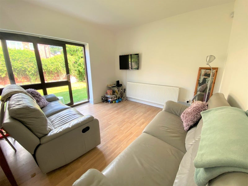 'Large double bedroom in Didsbury Village inc bills' Room to Rent from