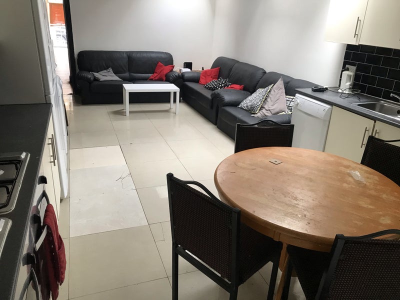 'Stunning ,Ensuite & Double Rooms DSS accepted ' Room to Rent from