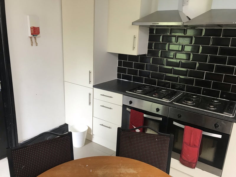 'Stunning ,Ensuite & Double Rooms DSS accepted ' Room to Rent from